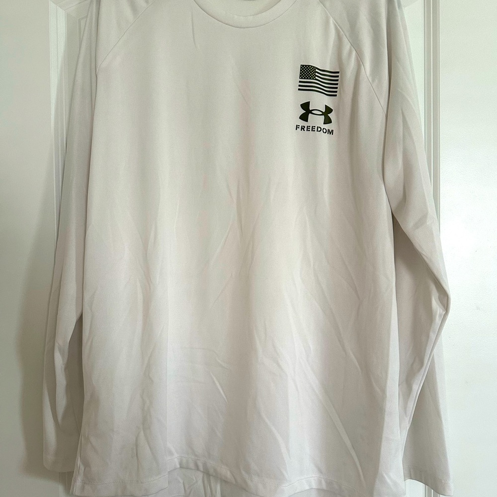 Like new, Under Armour L/S T-Shirt